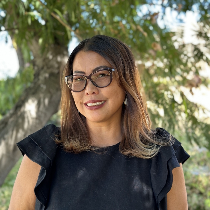 Woman wearing black shirt and glasses outside